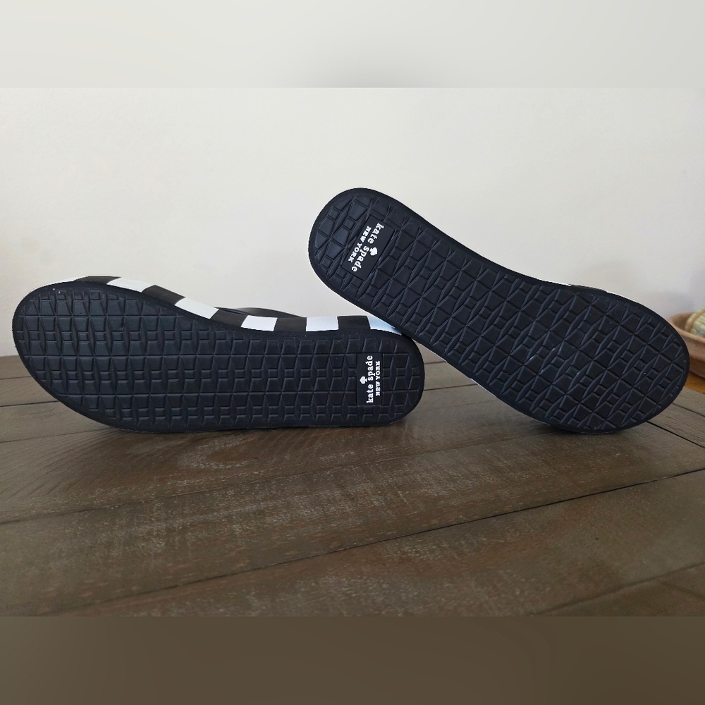 Kate Spade NY Black White Stripe Flip Flop Sandlas Bow Gold Logo SZ- 8 Like New - Picture 7 of 14